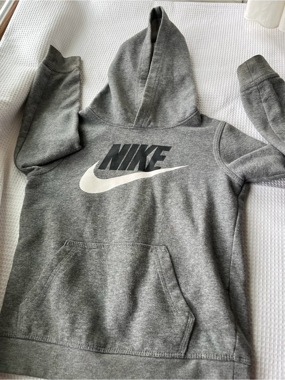 Nike youth hoodie size 7 grey (like new)